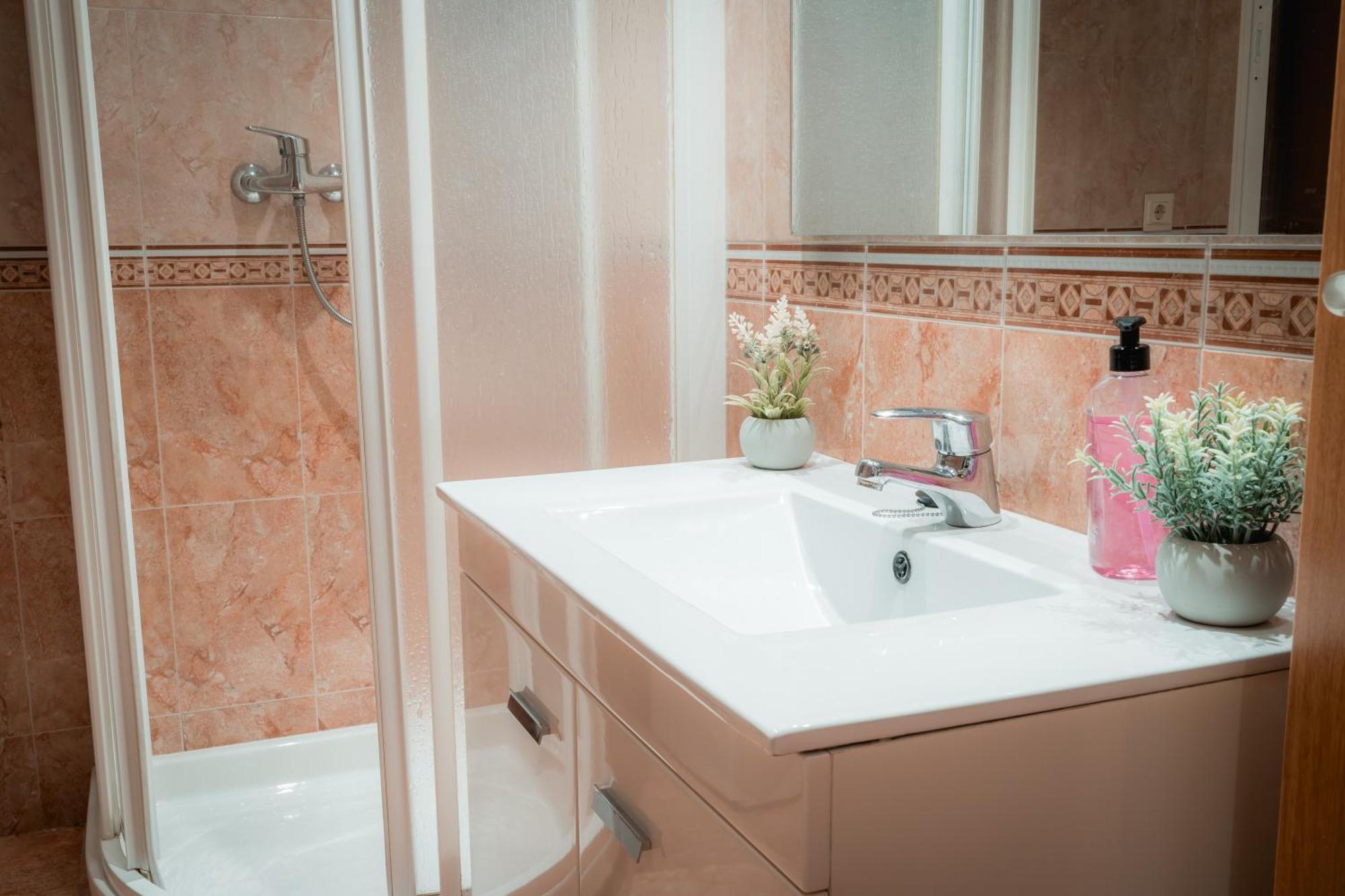 Ibericabeds Figares Apartment Granada Bagian luar foto